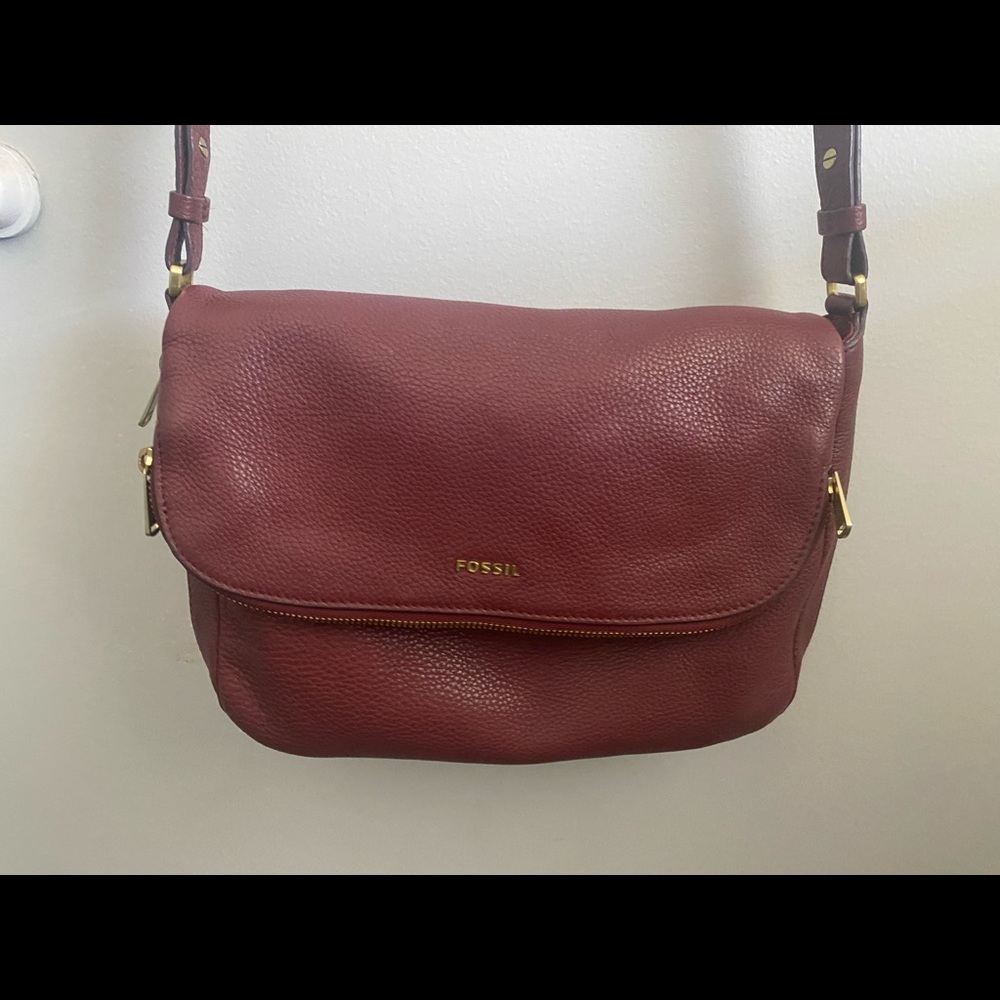Fossil pebble leather crossbody
